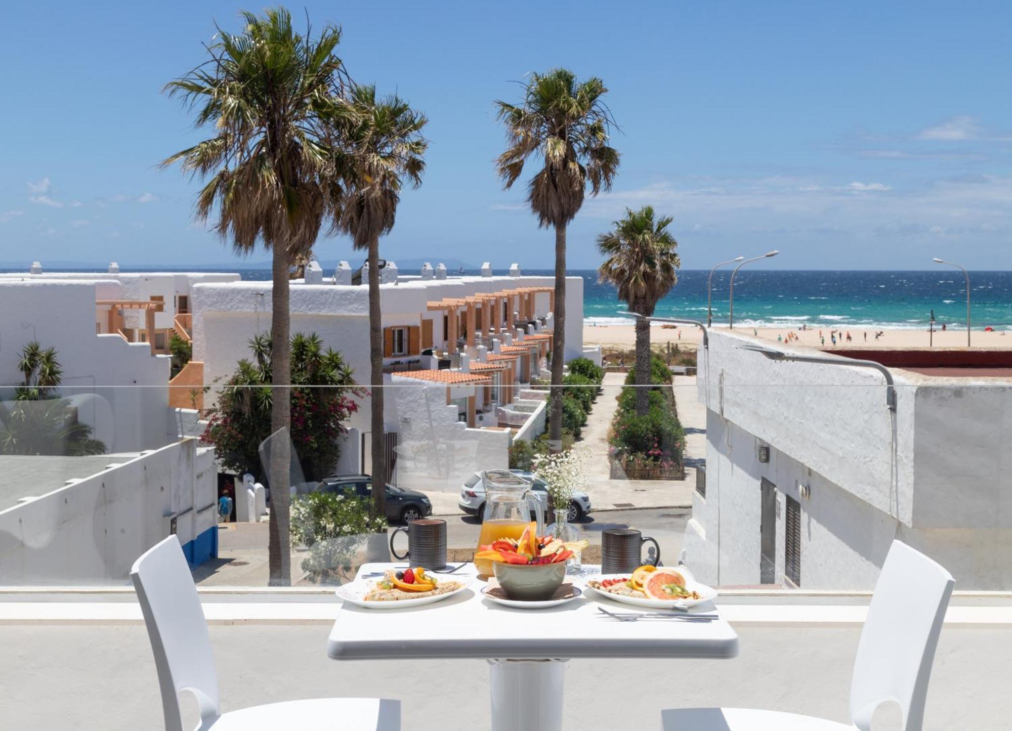 Beachfront Aqua Livingtarifa Bagian luar foto