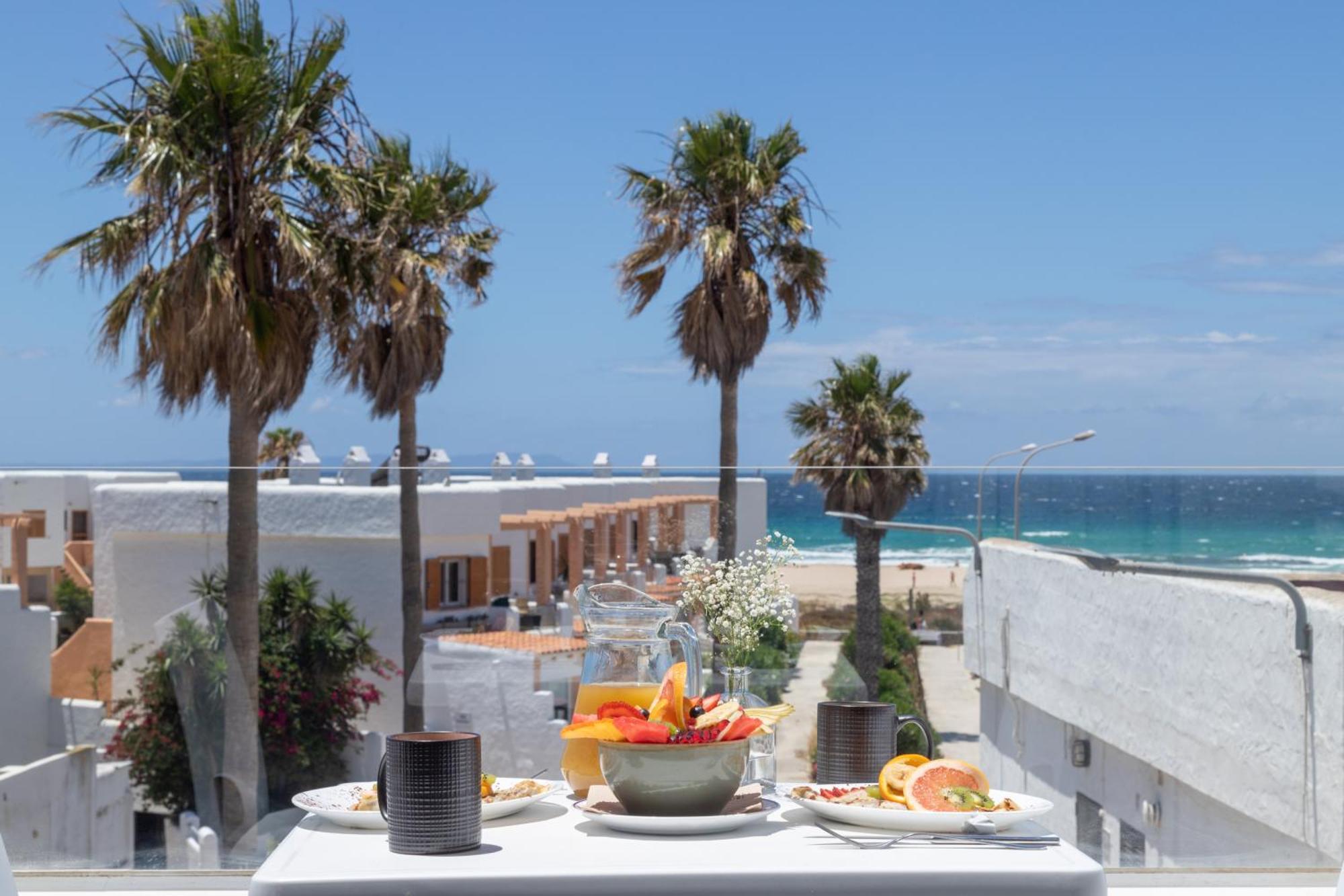 Beachfront Aqua Livingtarifa Bagian luar foto